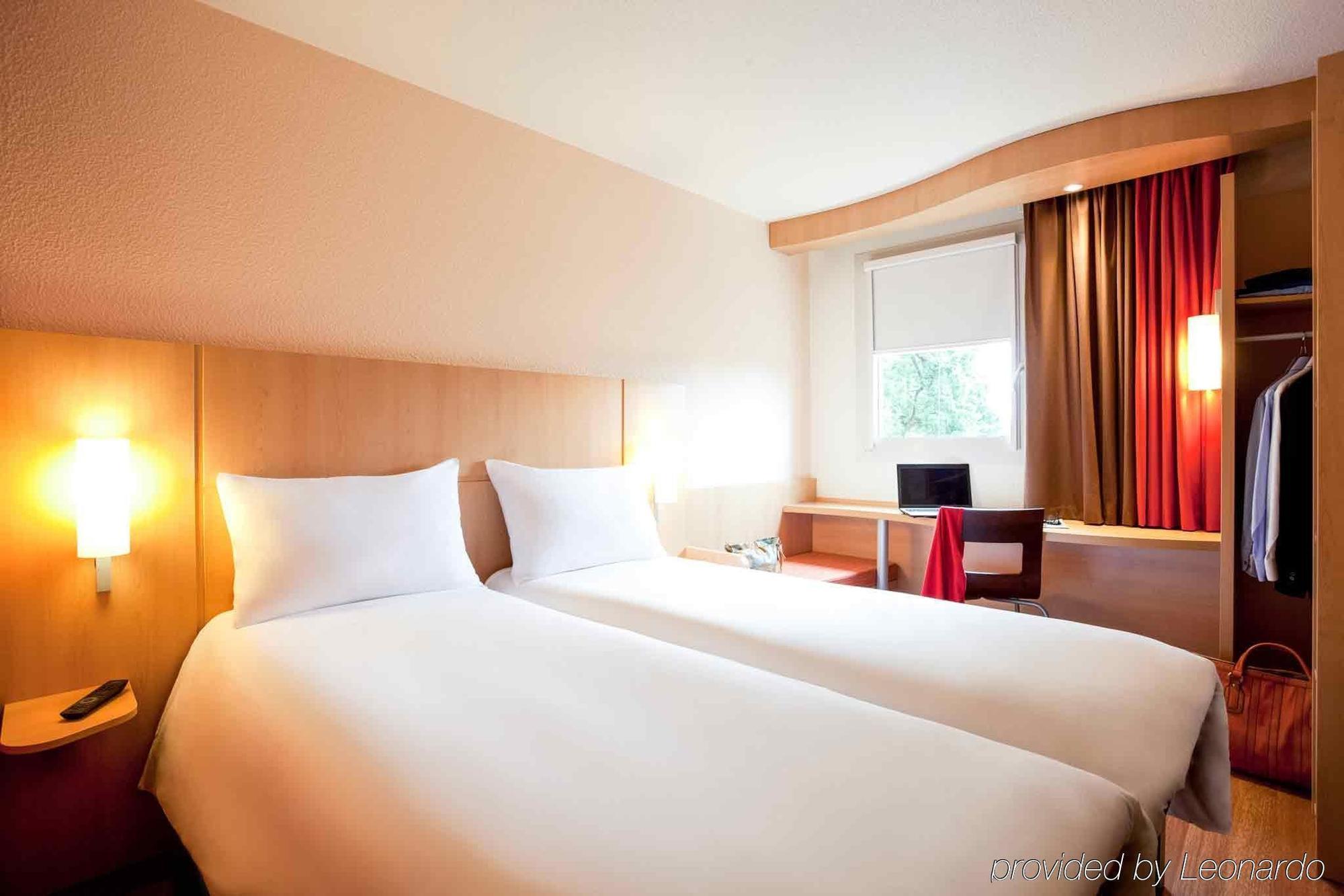 Hotel ibis Biarritz Anglet Aéroport Esterno foto
